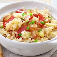 臘肉土豆?fàn)F飯怎么做 健康午餐制作方法