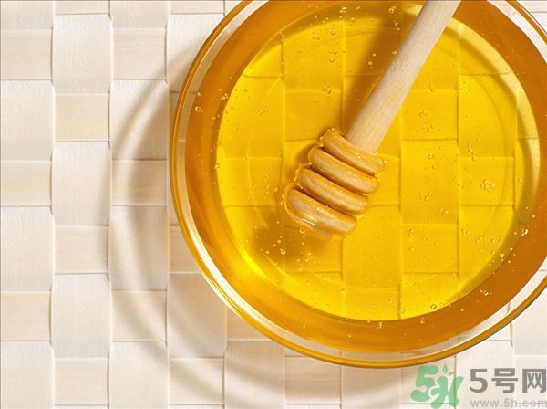 花粉過(guò)敏能吃蜂蜜嗎？花粉過(guò)敏可以喝蜂蜜嗎？