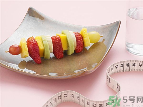 菠蘿和什么榨汁好喝？菠蘿榨汁加什么好喝？