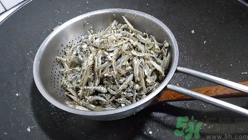 小魚干怎么炒好吃？蜜汁小魚干的做法