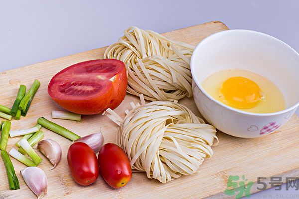 胃不好晚上吃面條好嗎？晚上吃面條容易消化嗎？