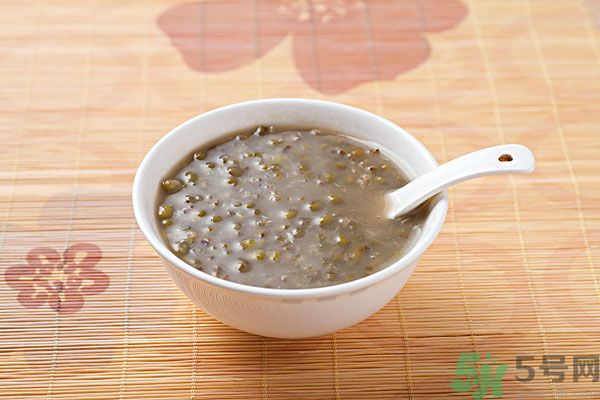 春天嘴上起泡怎么回事？春天嘴唇起泡怎么辦？