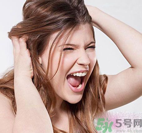 頭發(fā)分叉怎么辦?頭發(fā)油怎么辦? 頭發(fā)分叉怎么辦?頭發(fā)油怎么辦?
