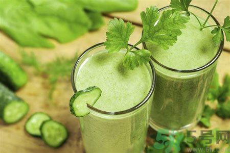 長(zhǎng)痘痘肌膚干燥怎么辦？肌膚干燥吃什么食物好？