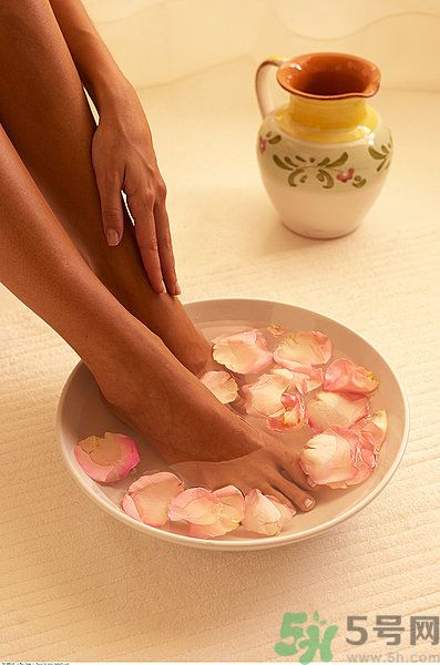 吃晚飯后多久可以泡腳？晚飯后泡腳好嗎？