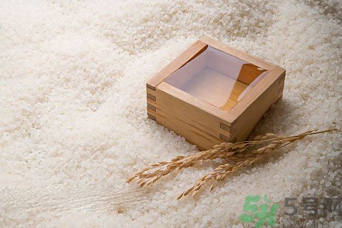 淘米水洗臉能祛斑嗎？淘米水洗臉可以美白嗎？