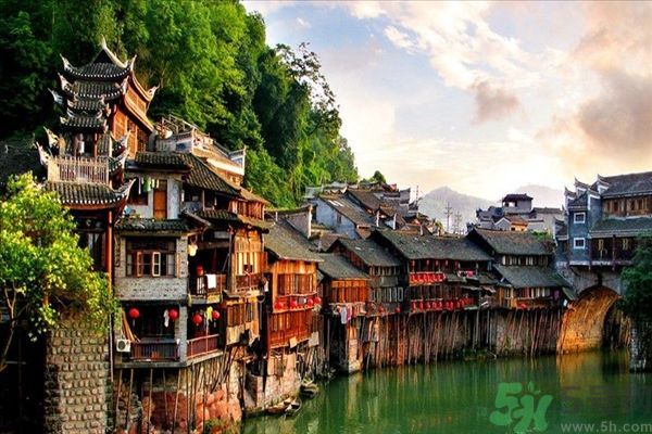 什么地方適合情侶旅游?旅游帶什么東西？