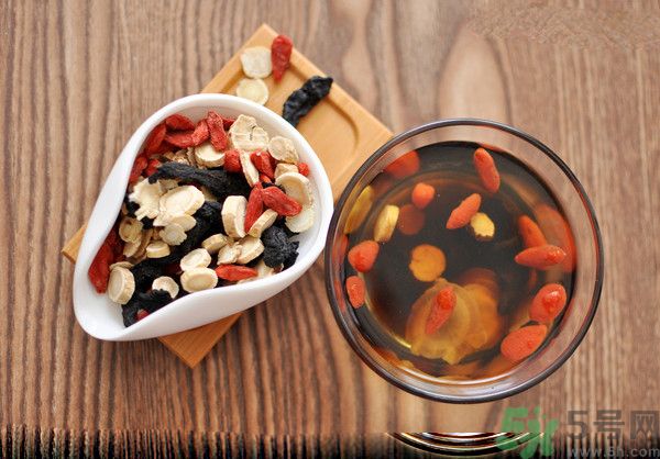 蕁麻疹會不會傳染？蕁麻疹怎么治才能好？