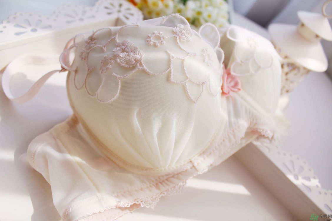 什么內(nèi)衣聚攏效果好？什么內(nèi)衣穿著舒服？
