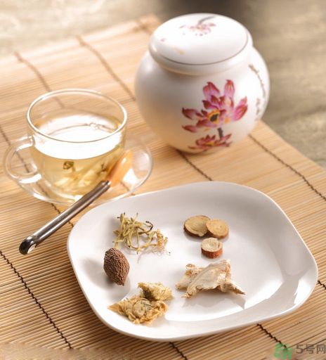月經(jīng)有血塊是怎么回事？月經(jīng)有血塊怎么調(diào)理？