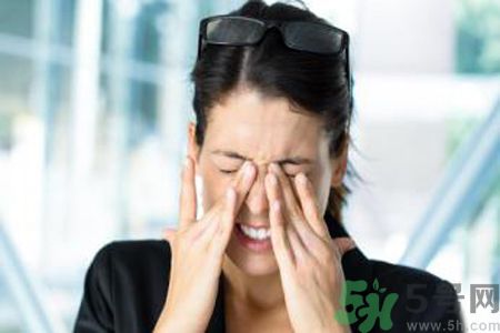 眼睛干澀怎么辦？眼睛干澀吃什么好？