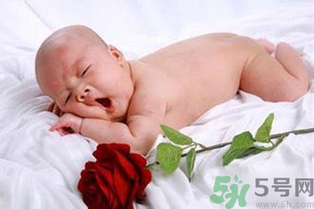 寶寶趴著睡覺好嗎？寶寶趴著睡覺是怎么回事？