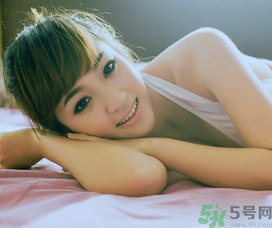 來月經(jīng)乳房脹痛怎么辦？來月經(jīng)乳房脹痛是什么原因？