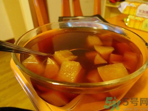 蘋果煮熟了還有營養(yǎng)嗎？蘋果煮熟吃有什么好處？
