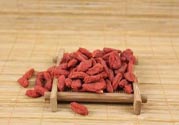 枸杞干吃好還是泡水好？枸杞怎么吃效果最好？
