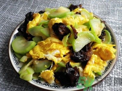 黑木耳怎么做好吃？黑木耳的家常做法？
