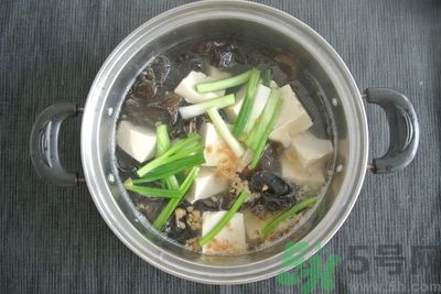 黑木耳可以治便秘嗎？黑木耳有什么食療的方法？