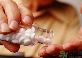 胃潰瘍的早期癥狀有哪些？胃潰瘍的癥狀有哪些？