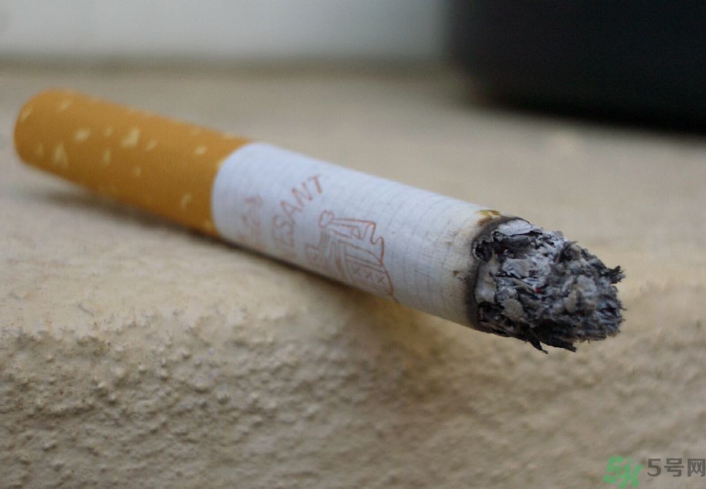 胃潰瘍可以抽煙嗎？胃潰瘍抽煙好嗎？