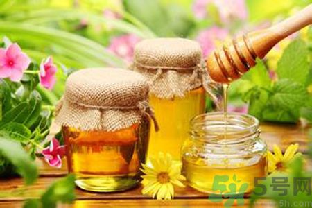 胃潰瘍可以喝蜂蜜嗎？服用蜂蜜要注意什么？