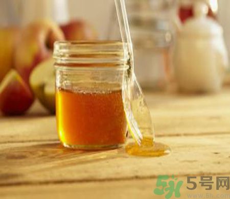 胃潰瘍可以喝蜂蜜嗎？服用蜂蜜要注意什么？