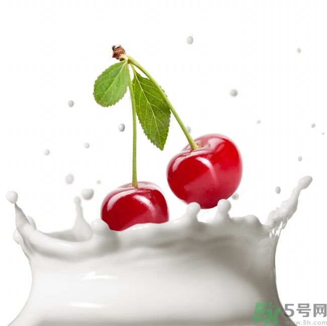 香蕉和牛奶可以一起吃嗎？牛奶可以和什么水果一起吃？