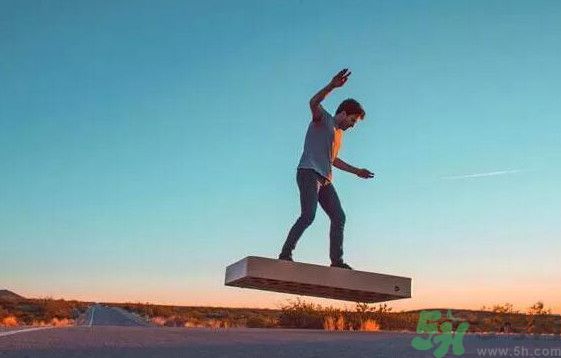 Hoverboard懸浮滑板國內(nèi)多少錢？懸浮滑板在哪可以買？