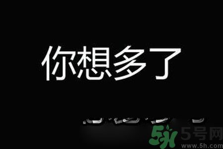校服帶反光標志防早戀是怎么回事？校服為什么要帶反光標志？