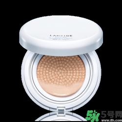 蘭芝氣墊bb13號跟21號哪個更白？蘭芝氣墊bb色差大嗎？