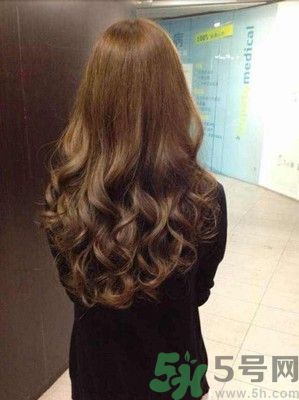 自己怎么吹卷發(fā)？吹卷發(fā)的小竅門？
