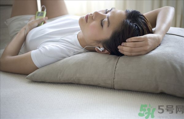 女性吃什么預(yù)防泌尿道感染？泌尿道感染不能吃什么？