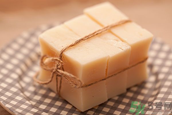 肥皂和沐浴露哪個好？肥皂和沐浴露的區(qū)別？