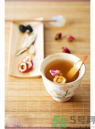 芒果皮發(fā)黑還可以吃嗎？芒果長(zhǎng)黑斑吃了會(huì)怎么樣？