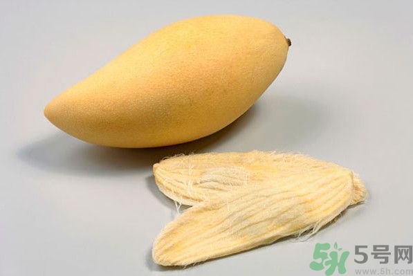 香瓜和芒果能一起吃嗎？香瓜和芒果一起吃肚子疼怎么回事