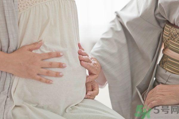 剖腹產和順產那種比較好？二者有什么不同？