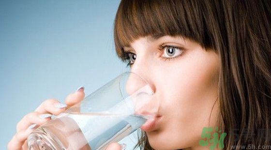 喝水能防腎結(jié)石嗎？喝水怎么預(yù)防腎結(jié)石？
