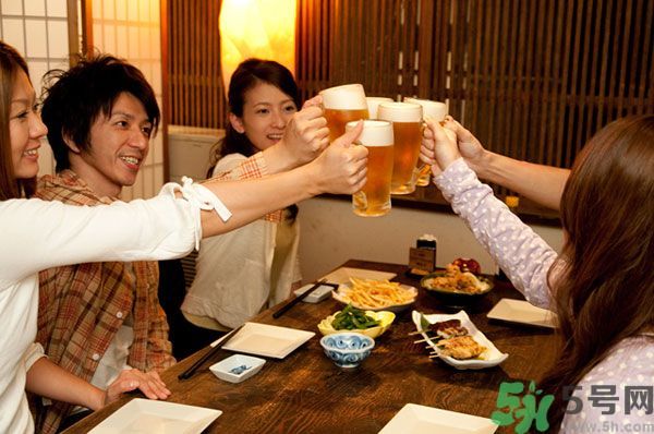 喝酒怎樣才能不傷身？飲酒要注意些什么？