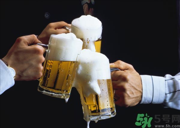 喝酒怎樣才能不傷身？飲酒要注意些什么？