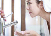 洗臉用冷水還是熱水好？用冷水洗臉好不好？