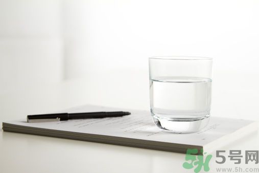 白開水隔幾天還能喝嗎？喝白開水要注意什么？