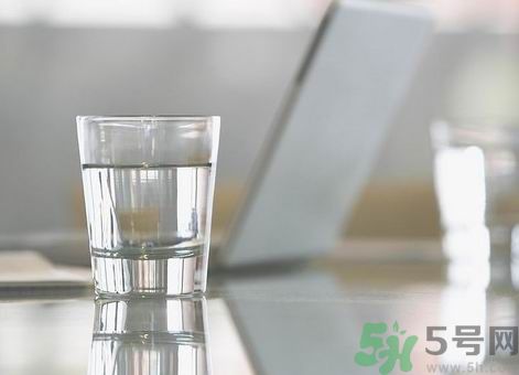 白開水隔幾天還能喝嗎？喝白開水要注意什么？