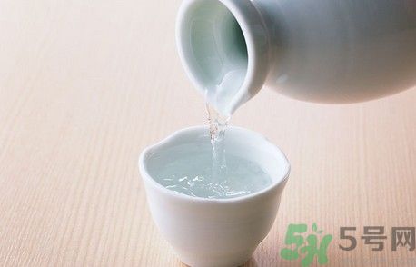白酒能代替料酒做菜嗎？白酒可以用來做菜嗎？