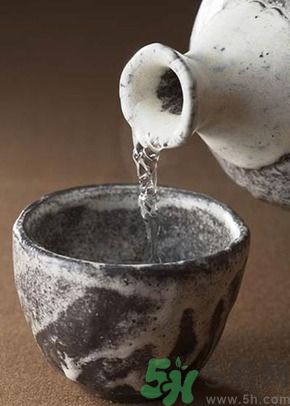 白酒能代替料酒做菜嗎？白酒可以用來做菜嗎？