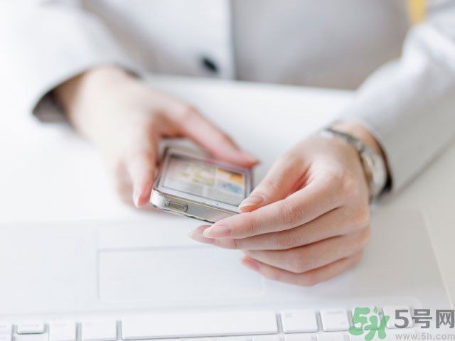 低頭族會造成哪些肌膚問題？低頭族要注意什么？