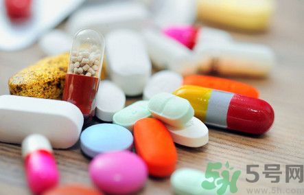 吃了感冒藥還可以喝咖啡嗎？感冒片和咖啡一起吃有什么影響？