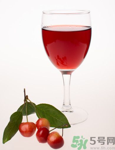 櫻桃泡酒能治療痛風嗎？櫻桃泡酒能喝嗎？