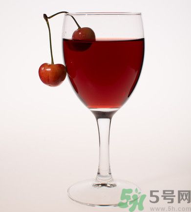 櫻桃泡酒能治療痛風嗎？櫻桃泡酒能喝嗎？