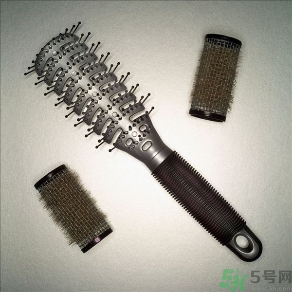 長卷發(fā)應該用什么梳子梳頭發(fā)？卷發(fā)用什么梳子最好？