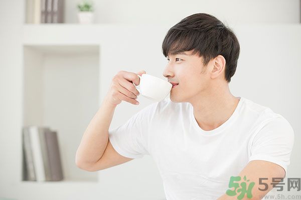 左撇子真的更聰明嗎？左撇子的優(yōu)勢與劣勢