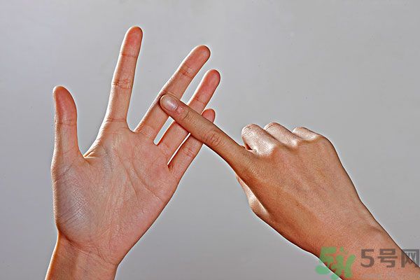 左撇子真的更聰明嗎？左撇子的優(yōu)勢與劣勢